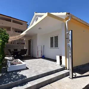 Ferienhaus Branka - 80 M From, Vir